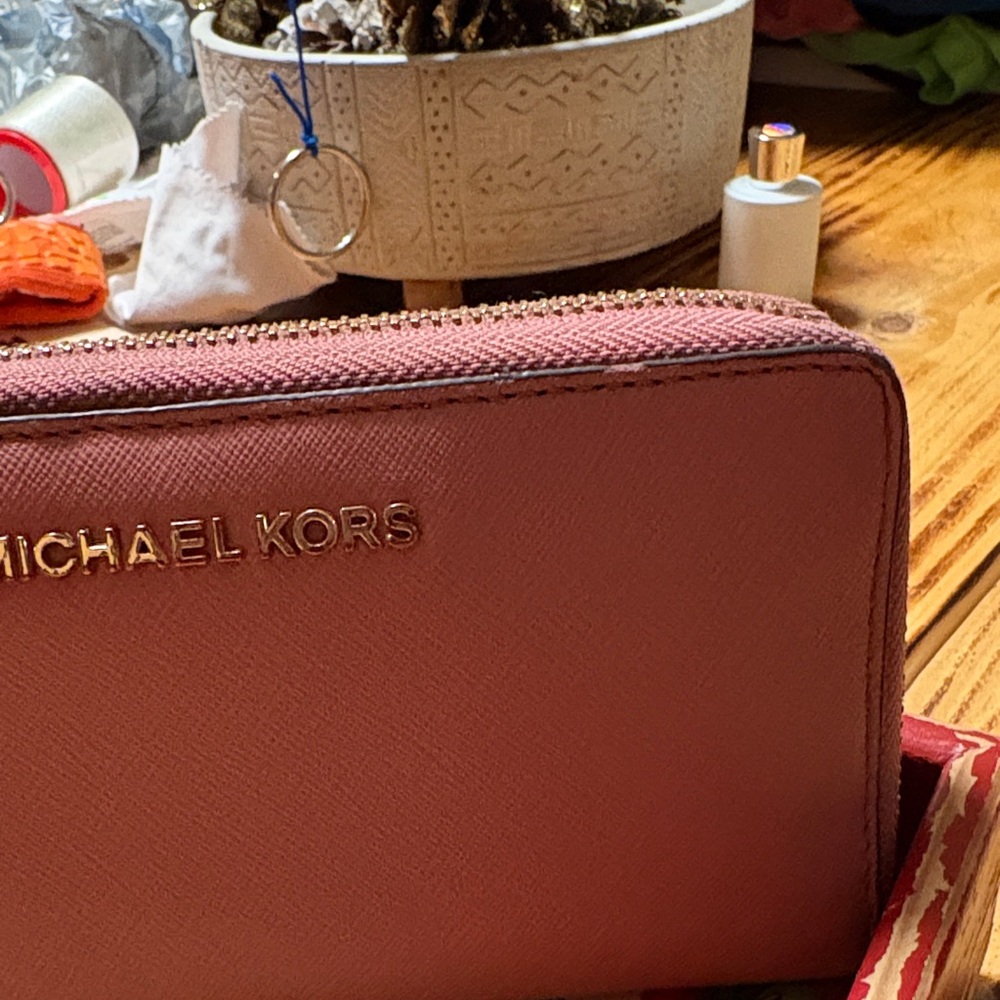Michael Kors Rose Wallet - Picture 5 of 12